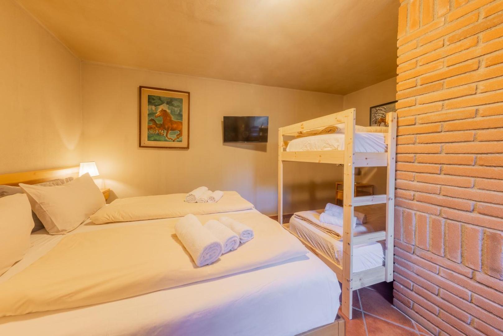 Agriturismo La Nevera Lanzo dʼIntelvi Værelse billede