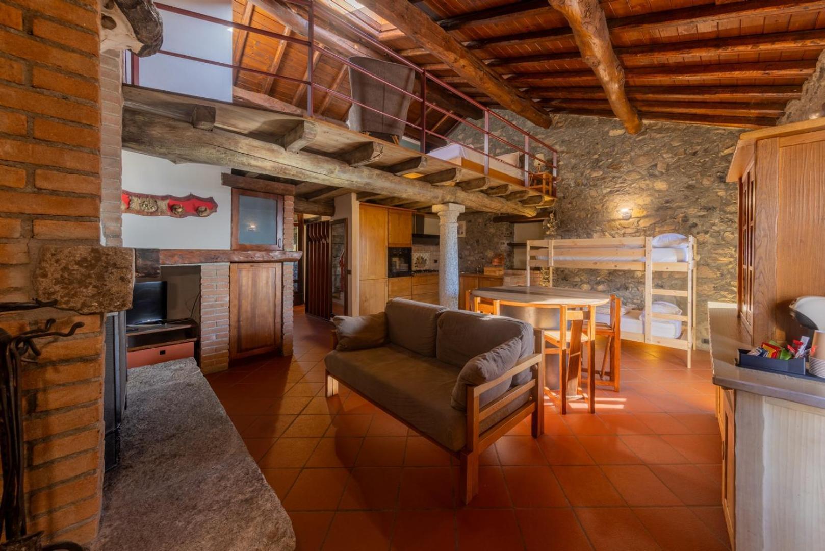 Agriturismo La Nevera Lanzo dʼIntelvi Værelse billede