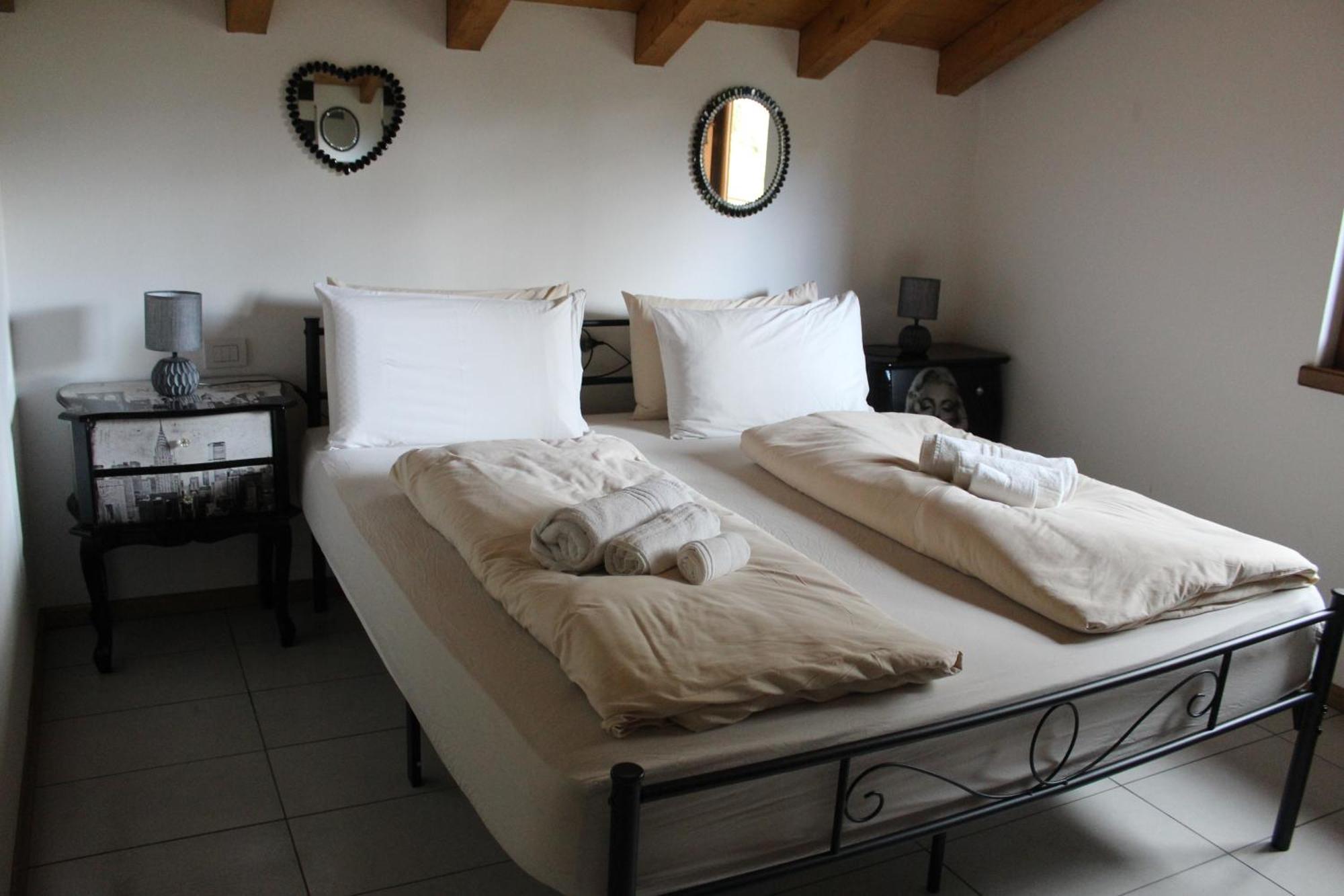 Agriturismo La Nevera Lanzo dʼIntelvi Eksteriør billede